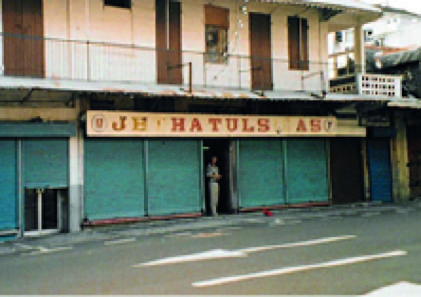 Jetha Tulsidas starts his business at 17 Desforges Street, Port Louis,
under the brand Jetha Tulsidas, joined by his son Kishan.
