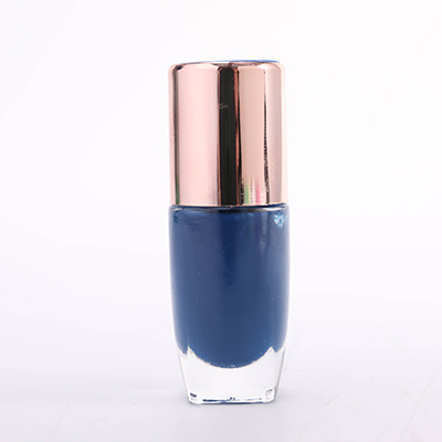 WATER-BASED NAIL POLISH WITH GOLDEN CAP
