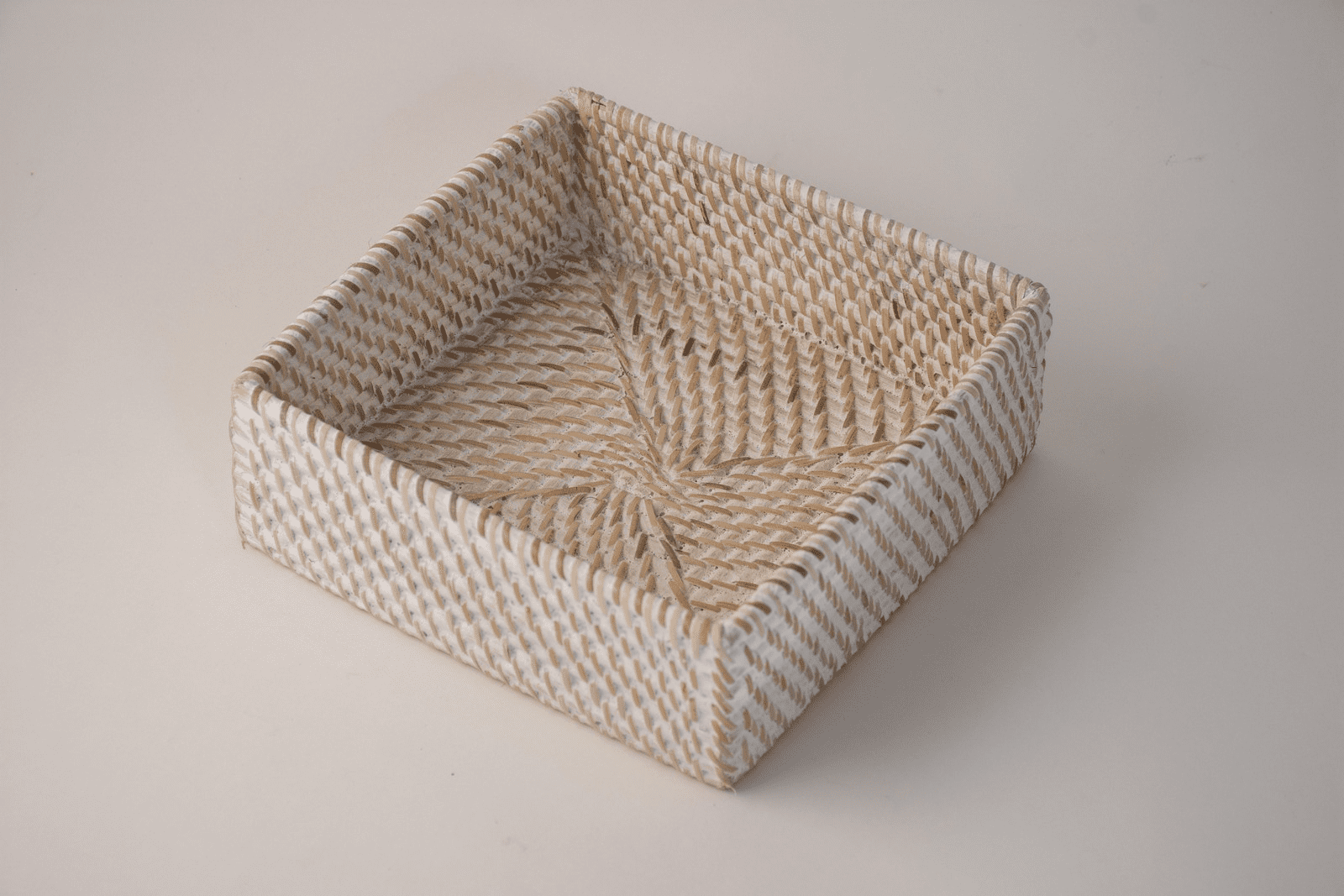 LIKOUALA - TRAY RATTAN WHITE SMALL RATTAN SQUARE 20 X 20 CM