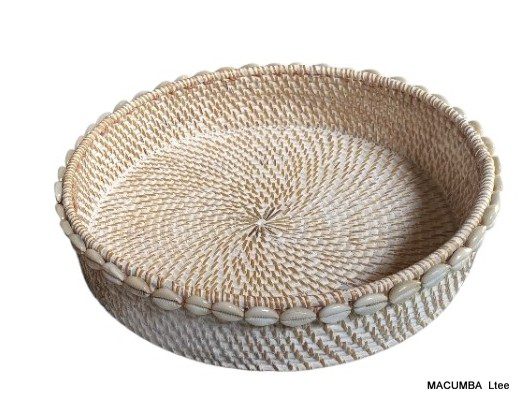 CASSIS - TRAY RATTAN ROUND WHITE WASH WITH SHELLS LARGE D30XH7
