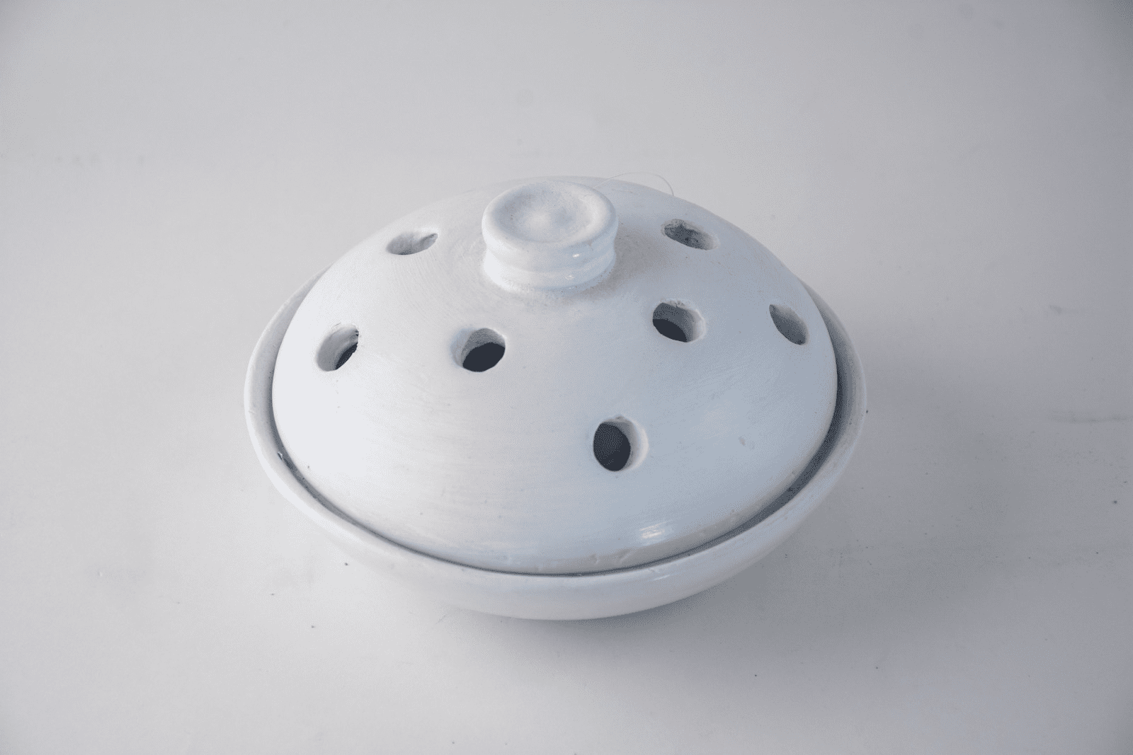 RIMA - MOSQUITO COIL TERRACOTTA ROUND HOLDER LOBANG WHITE D16H10