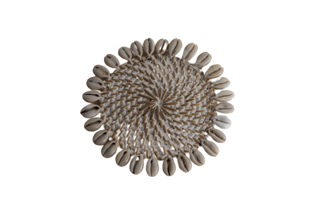 ISHAK - COASTER RATTAN WHITE & SHELLS 13D