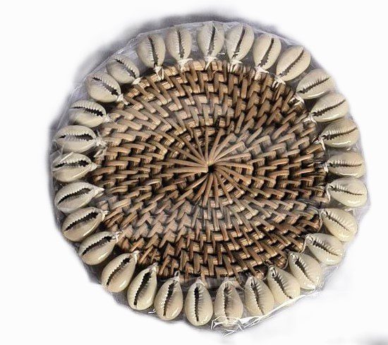 ISHAK - COASTER WITH SHELLS ROUND NATURAL RATTAN D13