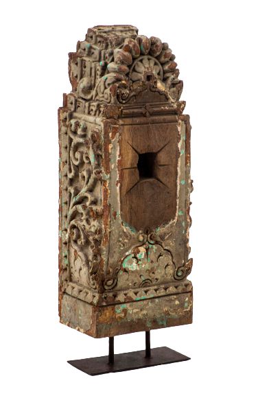 FAYE - SCULPTURE ON STAND BIG 18L X 12W 46H CM