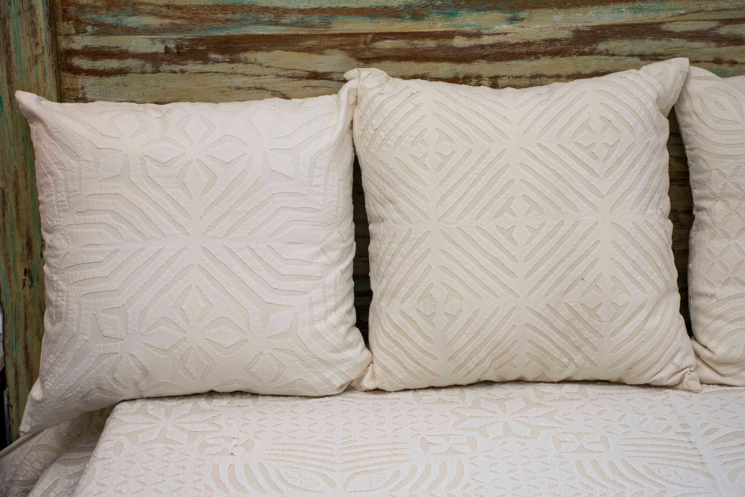 SEMARAPURA - CUSHION COVER CUT WORK 45 X 45 CM