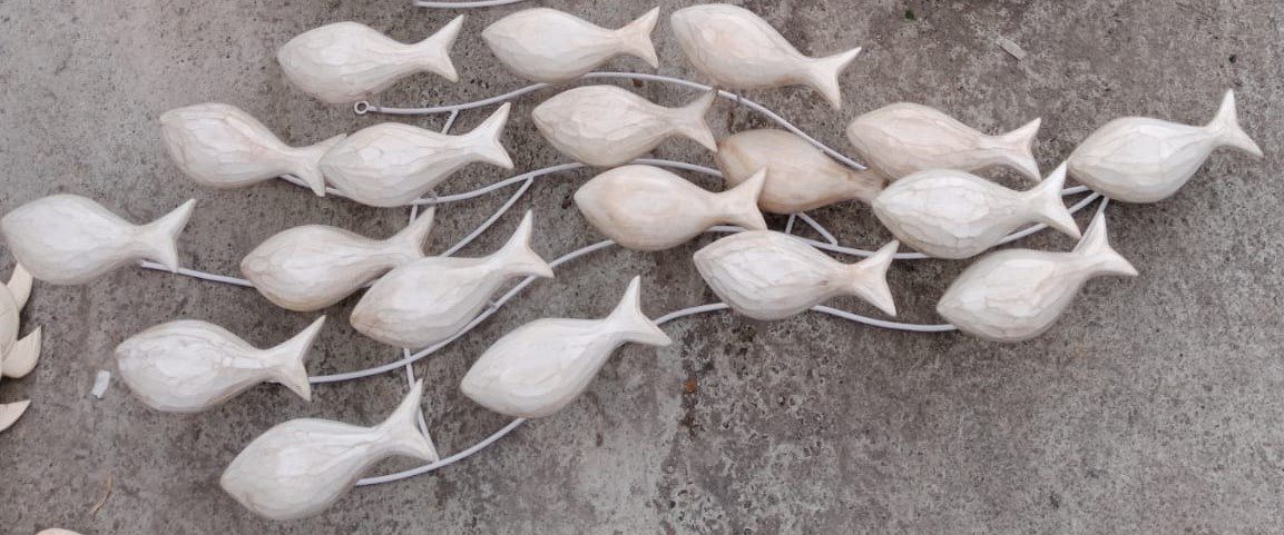 DILLY - WALL DECO FISH FLOATING WOOD WHITE 100 CM