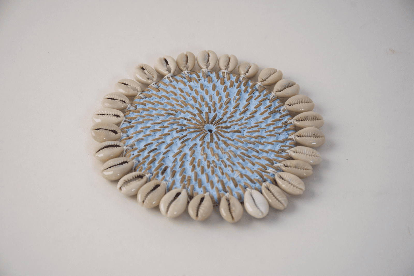 ISHAK - COASTER RATTAN TURQUOISE & SHELLS 13D