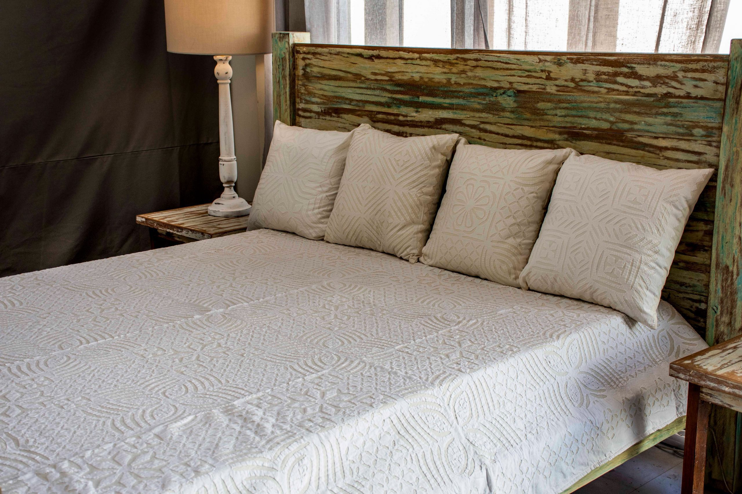 KINGSTON - BEDCOVER COTTON CUT WORK 220 X 150 CM