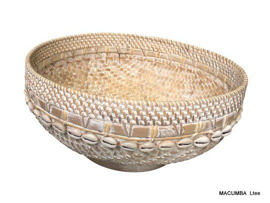 SARASI - BASKETS RATTAN ROUND WHITE WASH WITH SHELLS MEDIUM D25H12