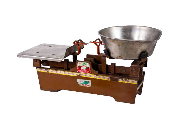 KUMBA - SCALE WEIGHT IN IRON 52L X 20W X 29H