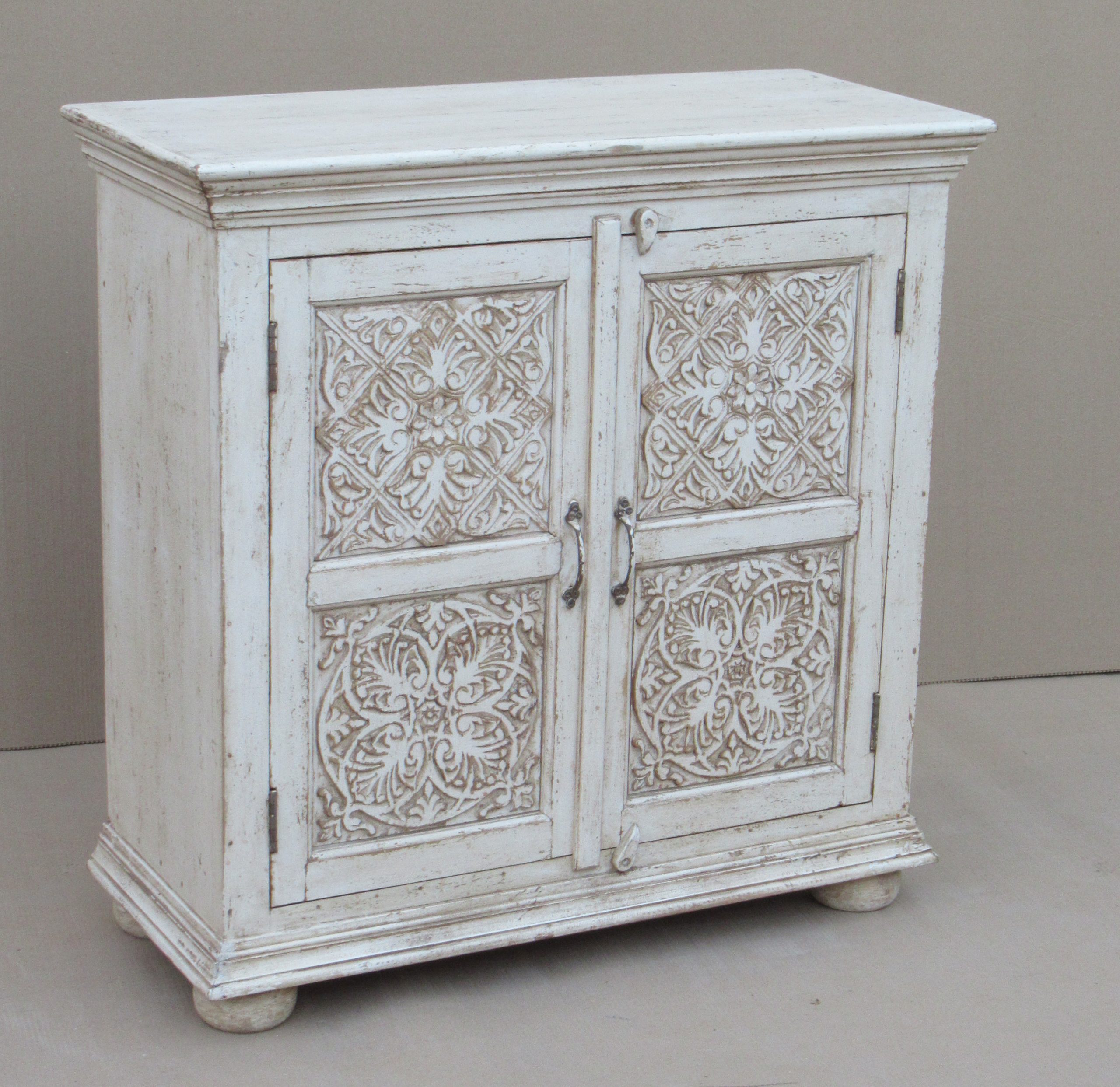 DIVA - SIDEBOARD CARVED WHITE WITH 2 DOORS 90 X 40 X H 90 CM