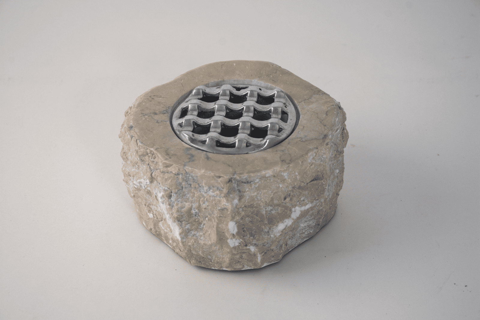 ALRUBA - ASHTRAYS WHITE STONE METAL ROUND SILVER 9 HOLES