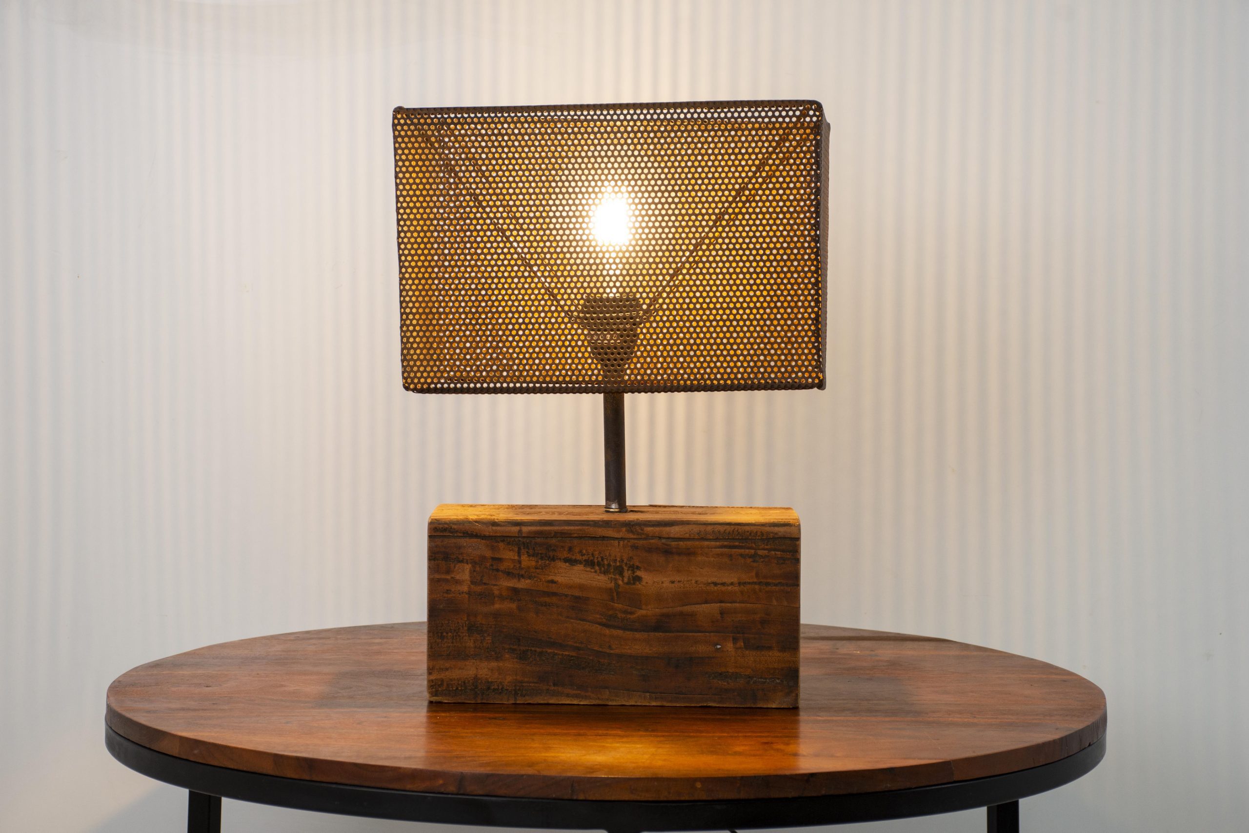 TOAMA - TABLE LAMP W -  WOODEN BASE IRON RUST SHADE 14 X 25 X H CM