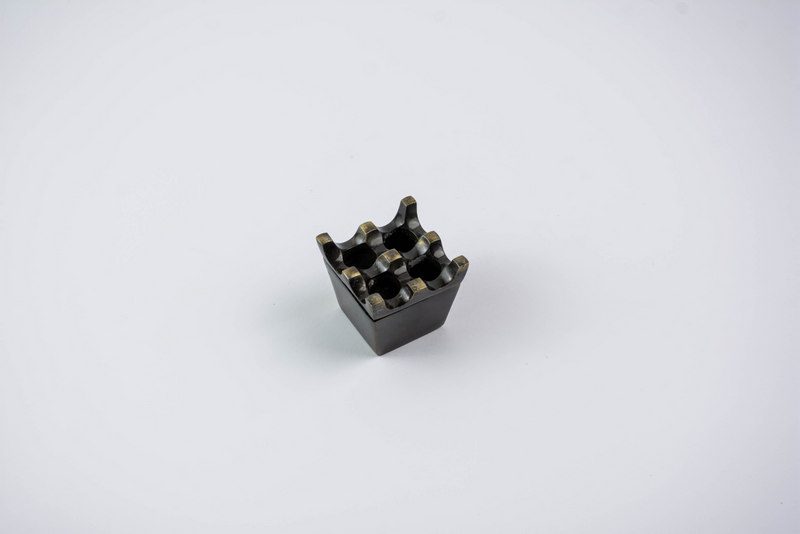 BRONZE - ASHTRAY ALLUMINIUM 4 HOLES ANTIC GOLD 5 X 5 X 5HCM