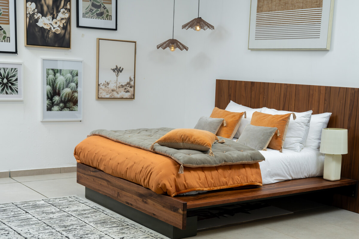 Queen Bed with side panel for mattress 150*200