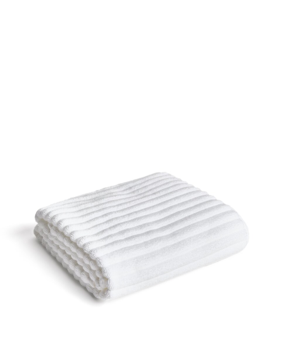 Navira 100% cotton white bath towel 70 x 140cm