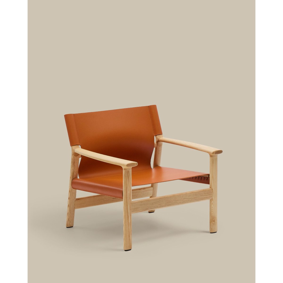 Jan armchair made of light brown recycled leather fibres and FSC 100 Expedition week: To be confirmed