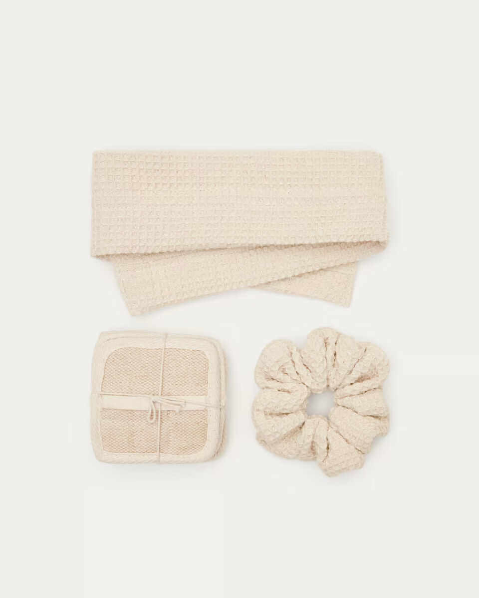 Menelik set consisting of face and body exfoliating pads  turban and hair tie.