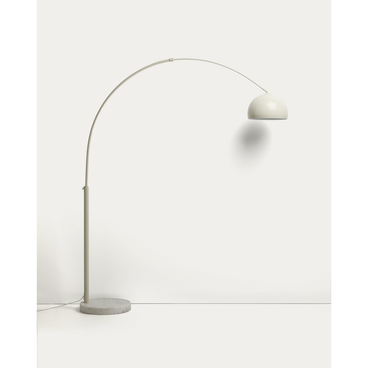 Madali floor lamp in steel with white finish and white marble