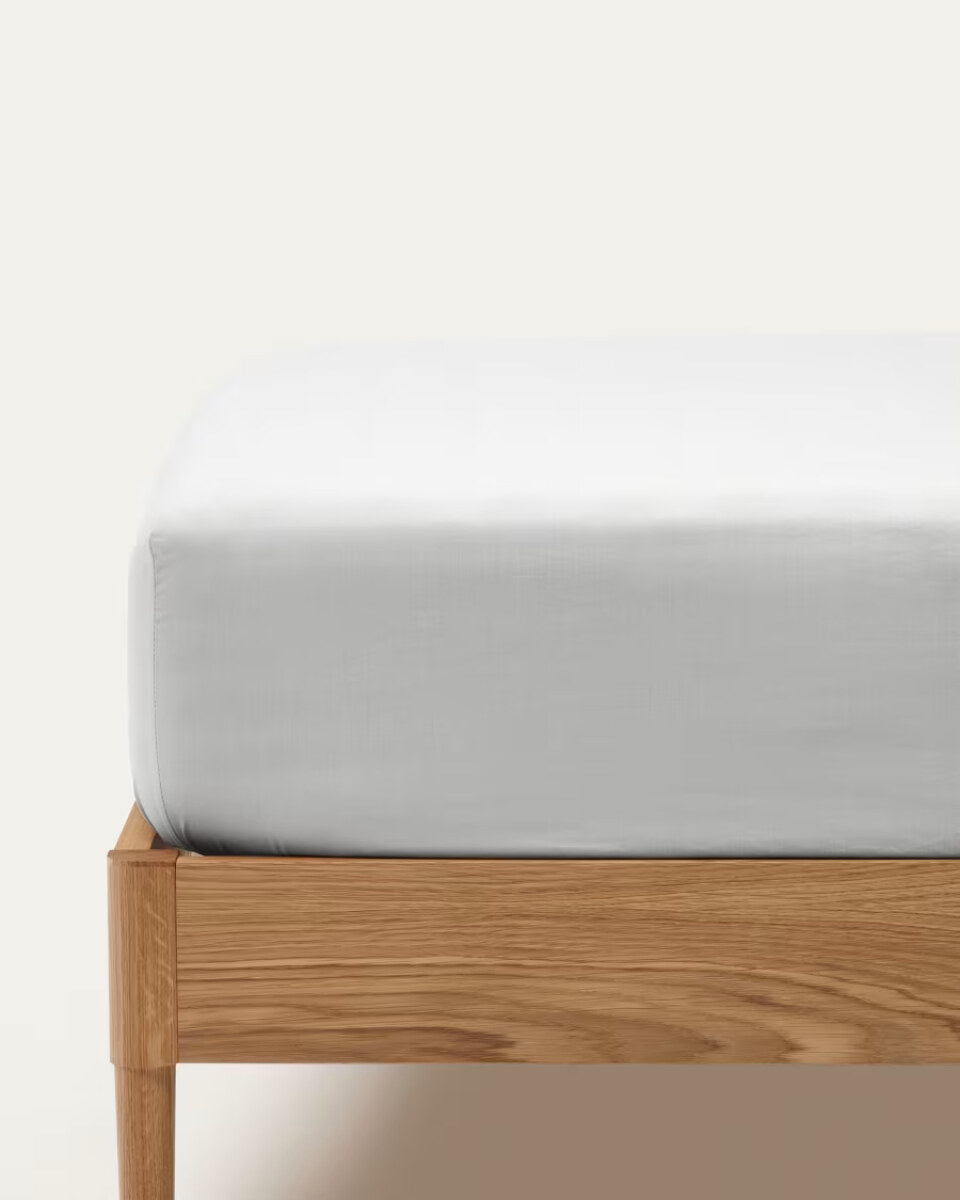 Teia 100% cotton percale fitted bed sheet 180 thread count in white. 90 x 200 cm