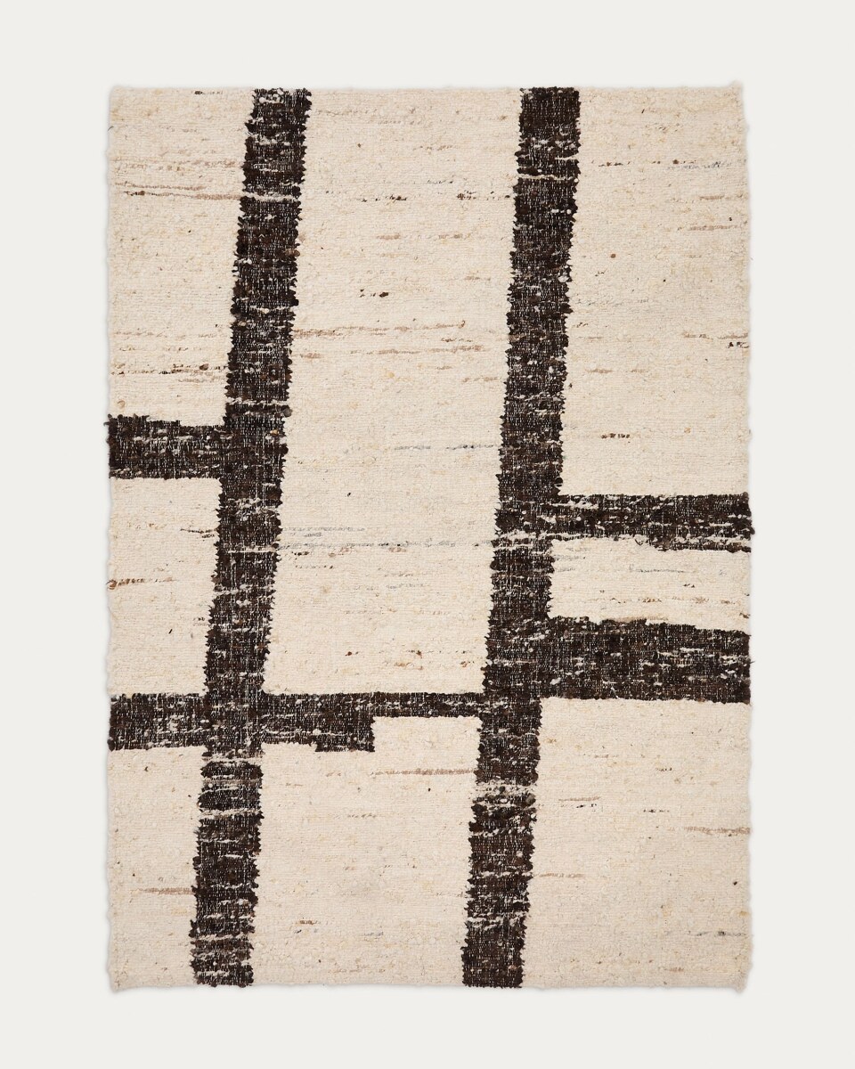 Hadin black and white rug. 200 x 300 cm