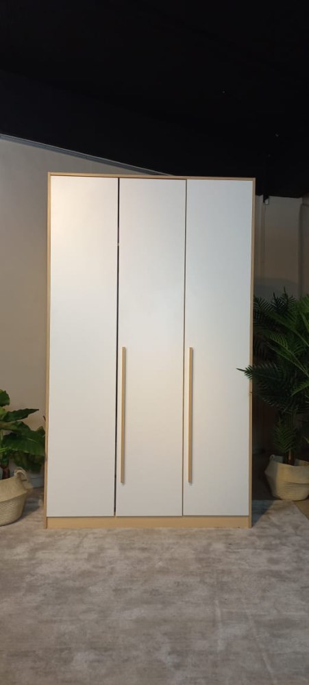 ZC88_3 THREE DOOR WARDROBE 1228x550x2100MM WHITE