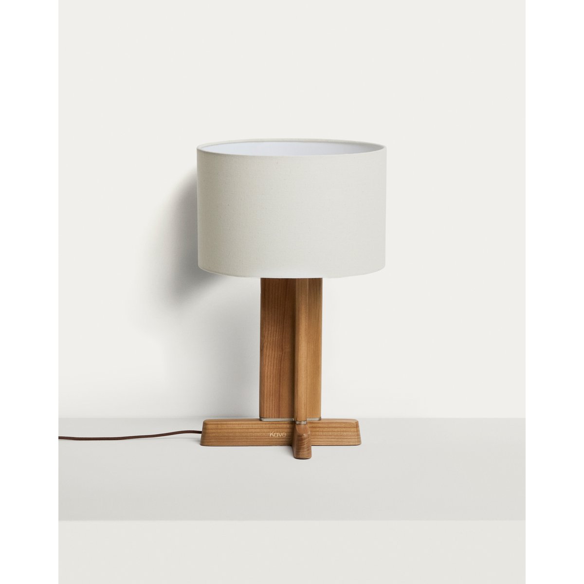 Niani table lamp in rubber wood with natural finish and ivory-coloured cotton lamp shade Ø30cm