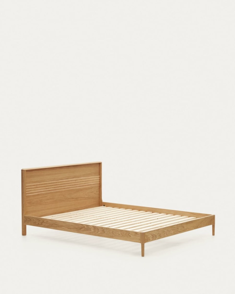 Lenon bed in solid oak and oak wood veneer for 180 x 200 cm mattresses. FSC MIX Credit