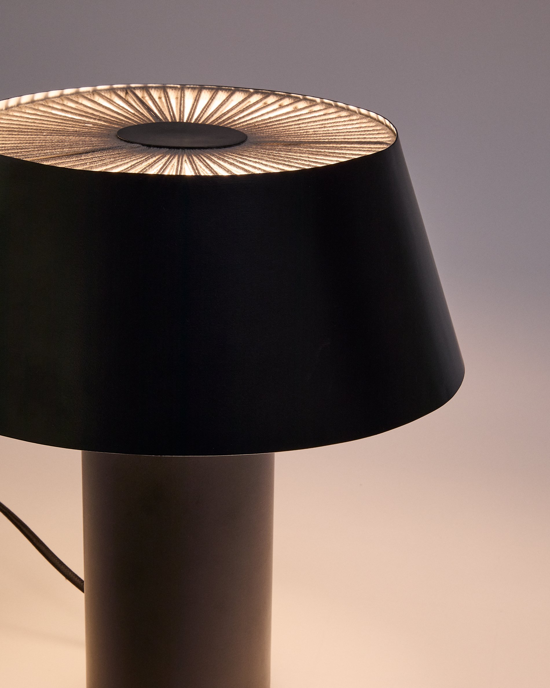 Ancare table lamp in black metal and beige rope cord