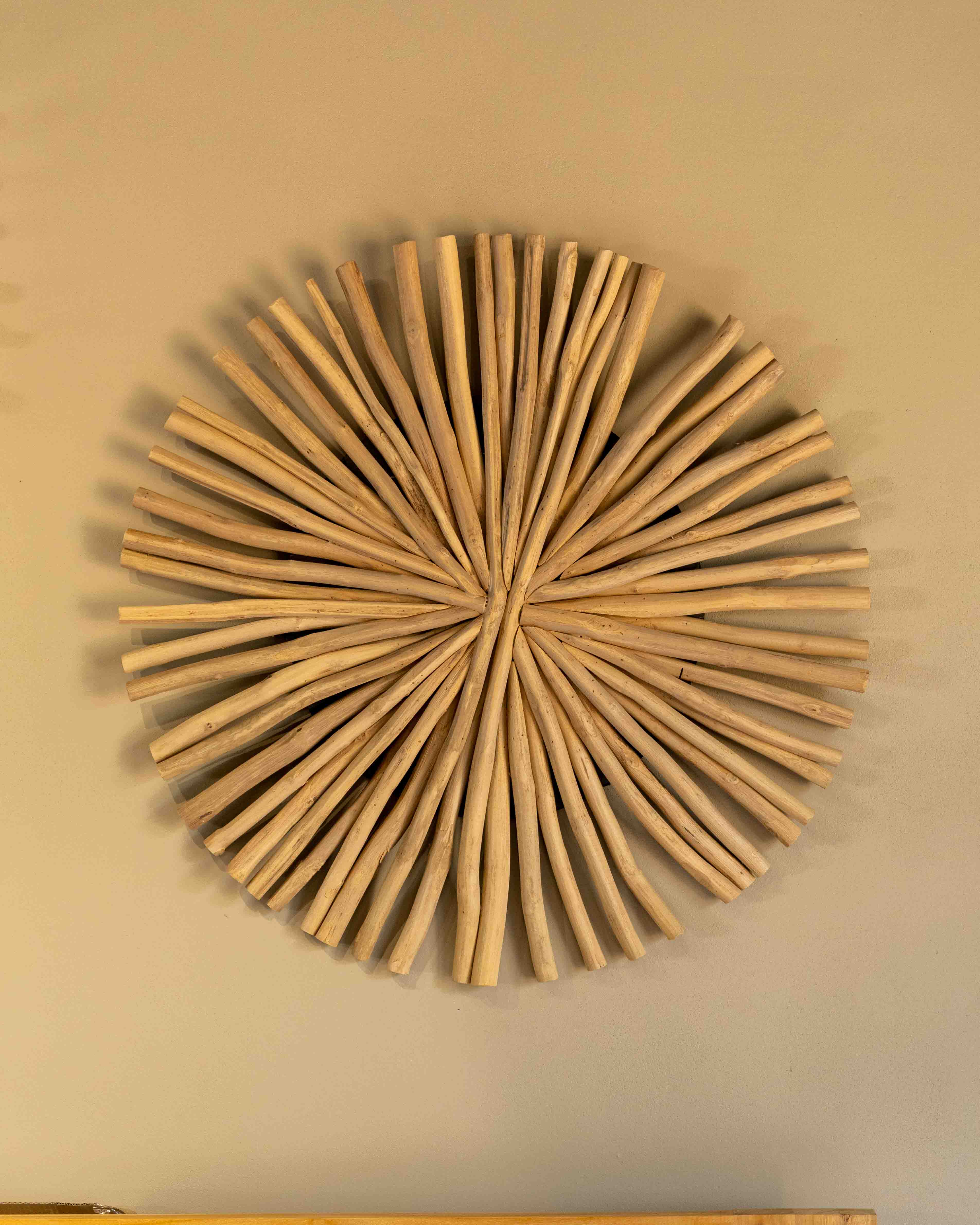 SMALL CORAL ROUND WALL DECOR- 60X60X5CM